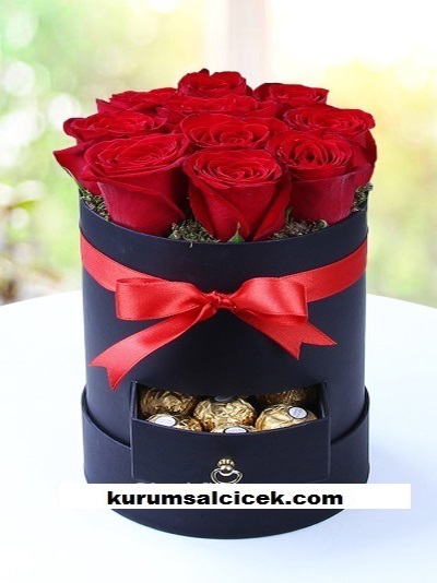 Kutuda Ferrero Çikolata ve Kırmızı Gül