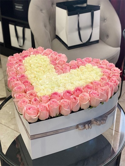 Kutu İçerisinde Pembe Beyaz Güller 5482