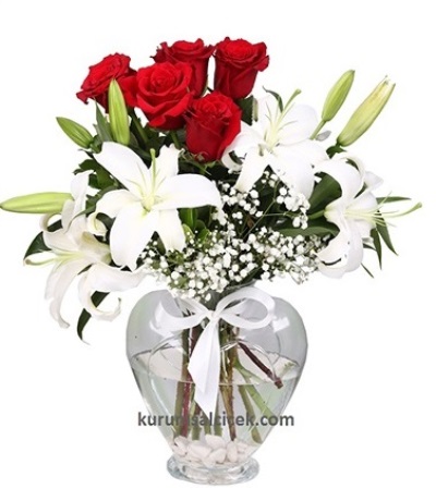 Kalp Camda Lilyum ve Güller